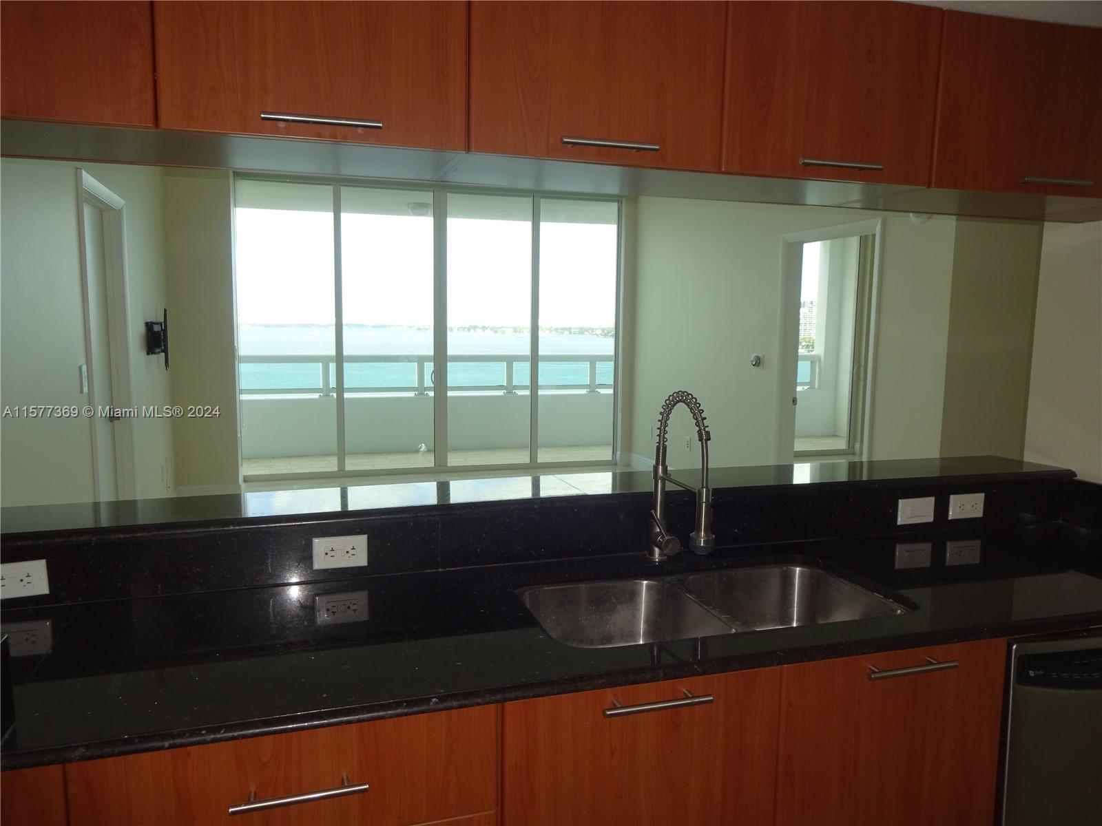 1800 CLUB CONDO - Residential Lease