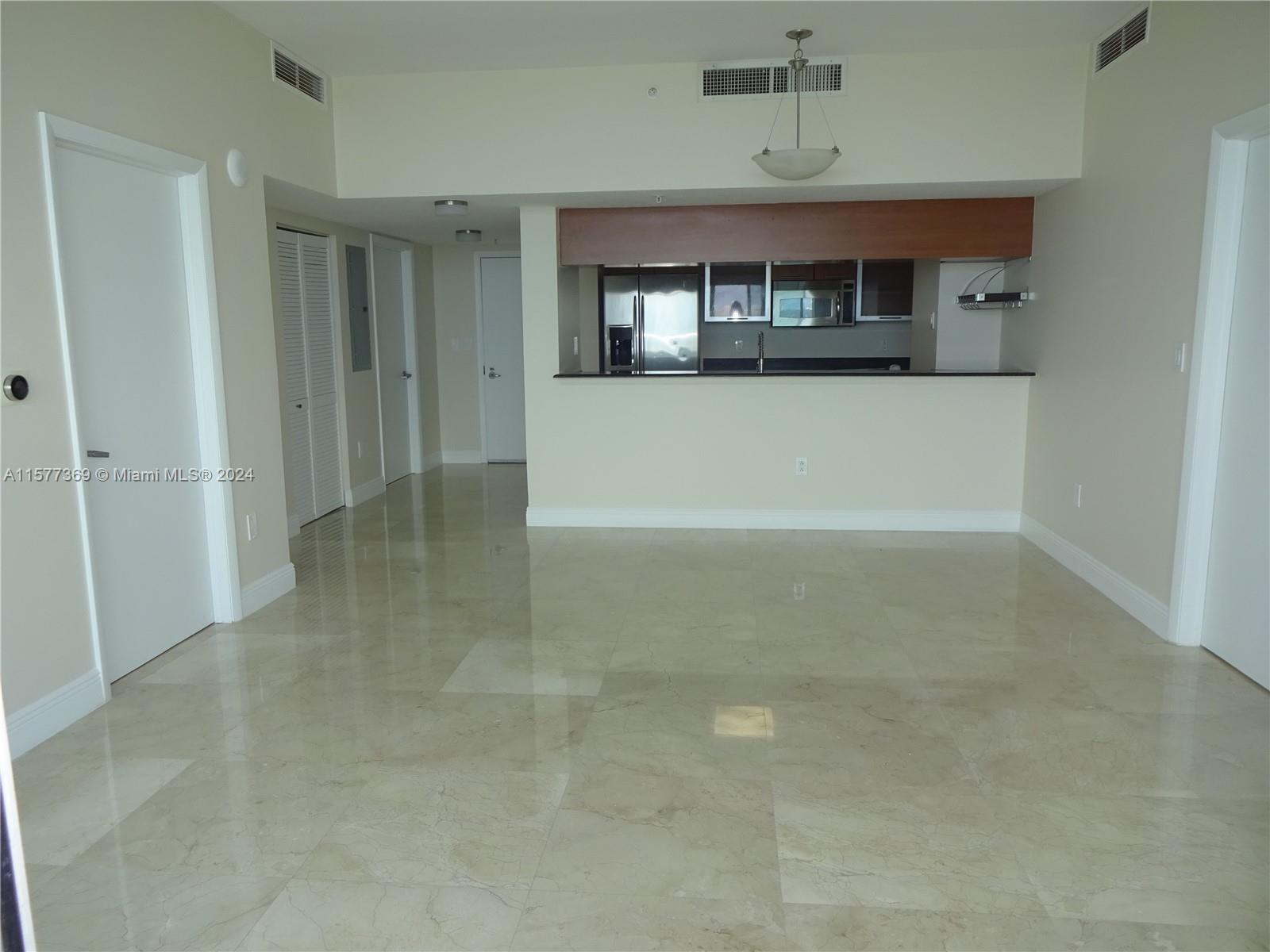 1800 CLUB CONDO - Residential Lease