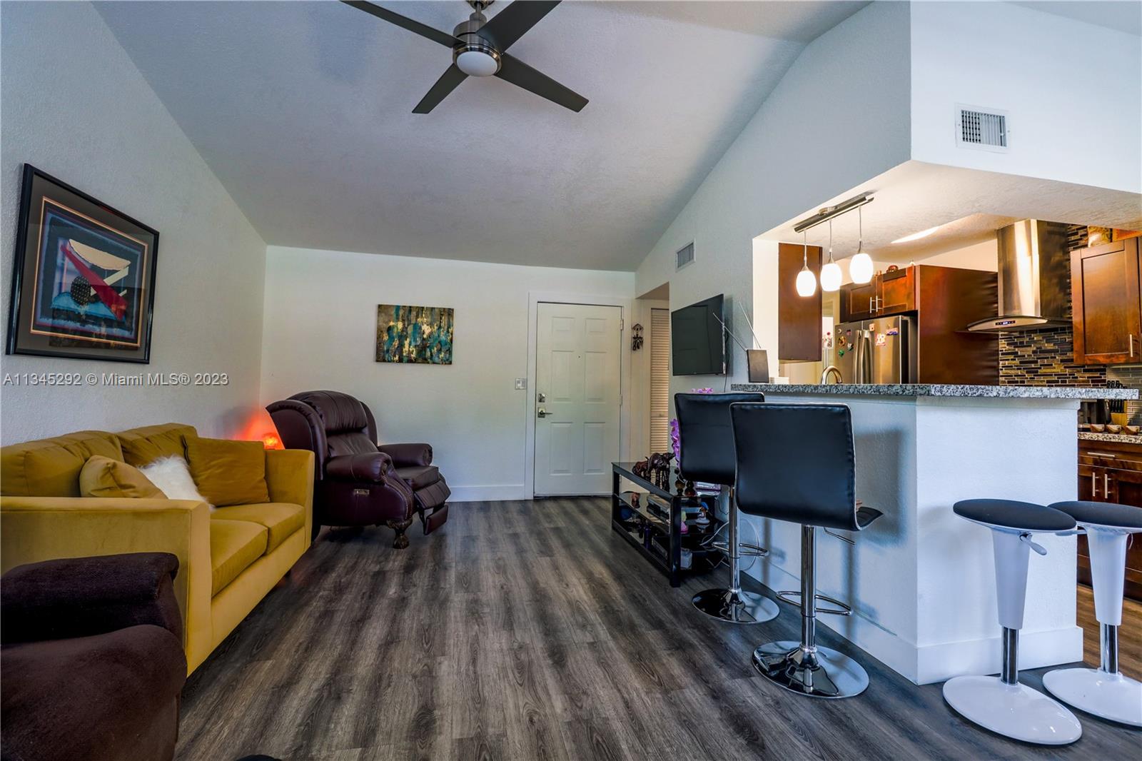 VISTA LAGO AT THE HAMMOCK - Residential