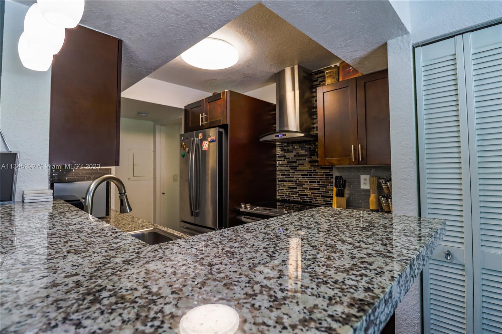 VISTA LAGO AT THE HAMMOCK - Residential