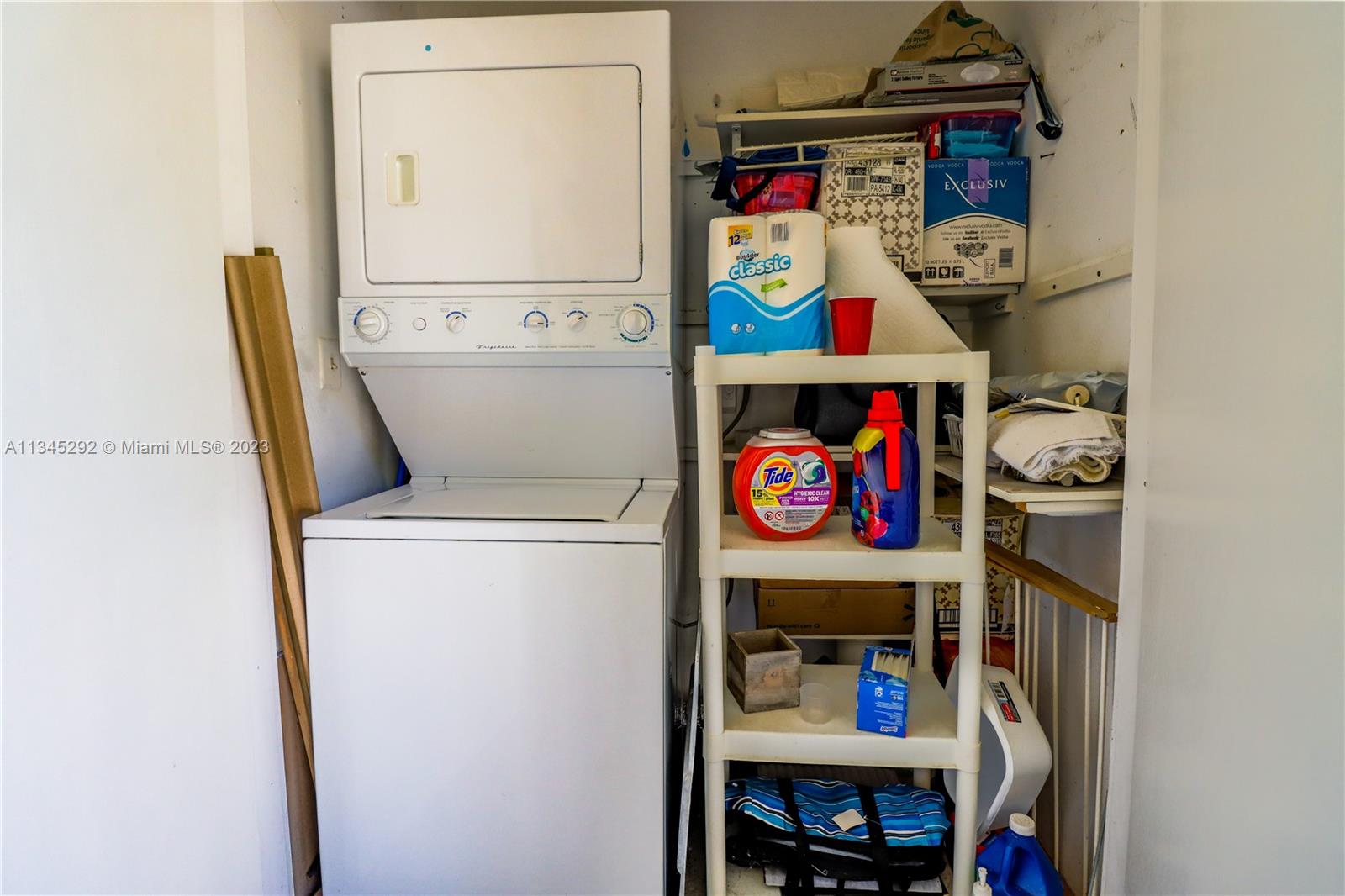 VISTA LAGO AT THE HAMMOCK - Residential