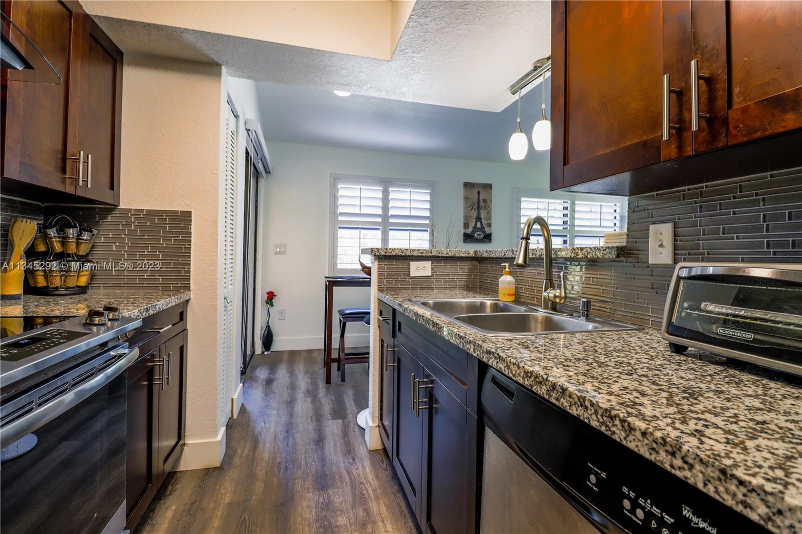 VISTA LAGO AT THE HAMMOCK - Residential