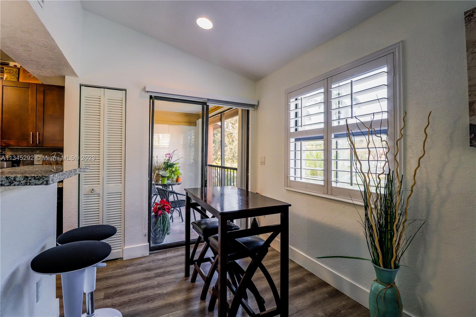 VISTA LAGO AT THE HAMMOCK - Residential