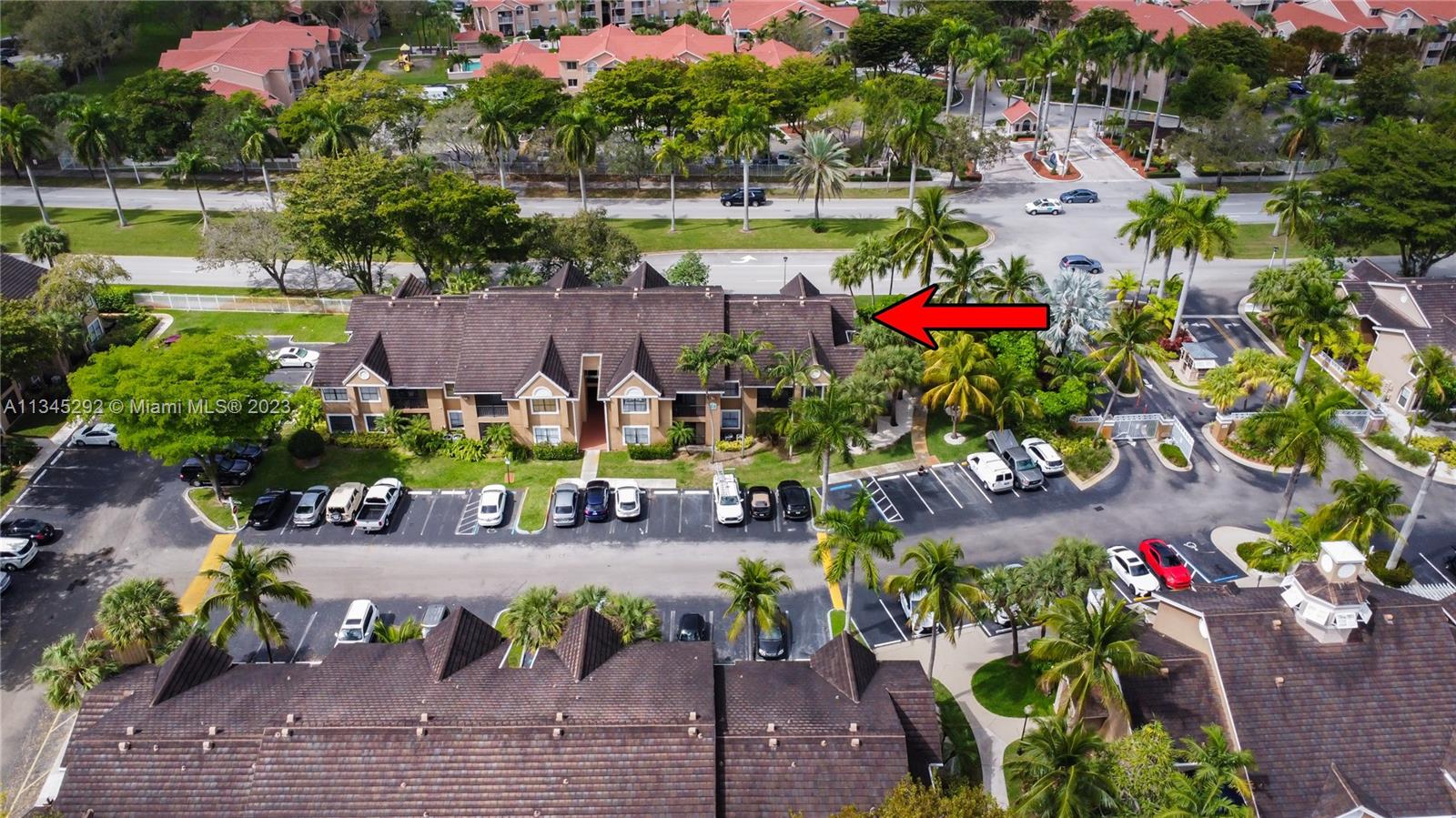 VISTA LAGO AT THE HAMMOCK - Residential