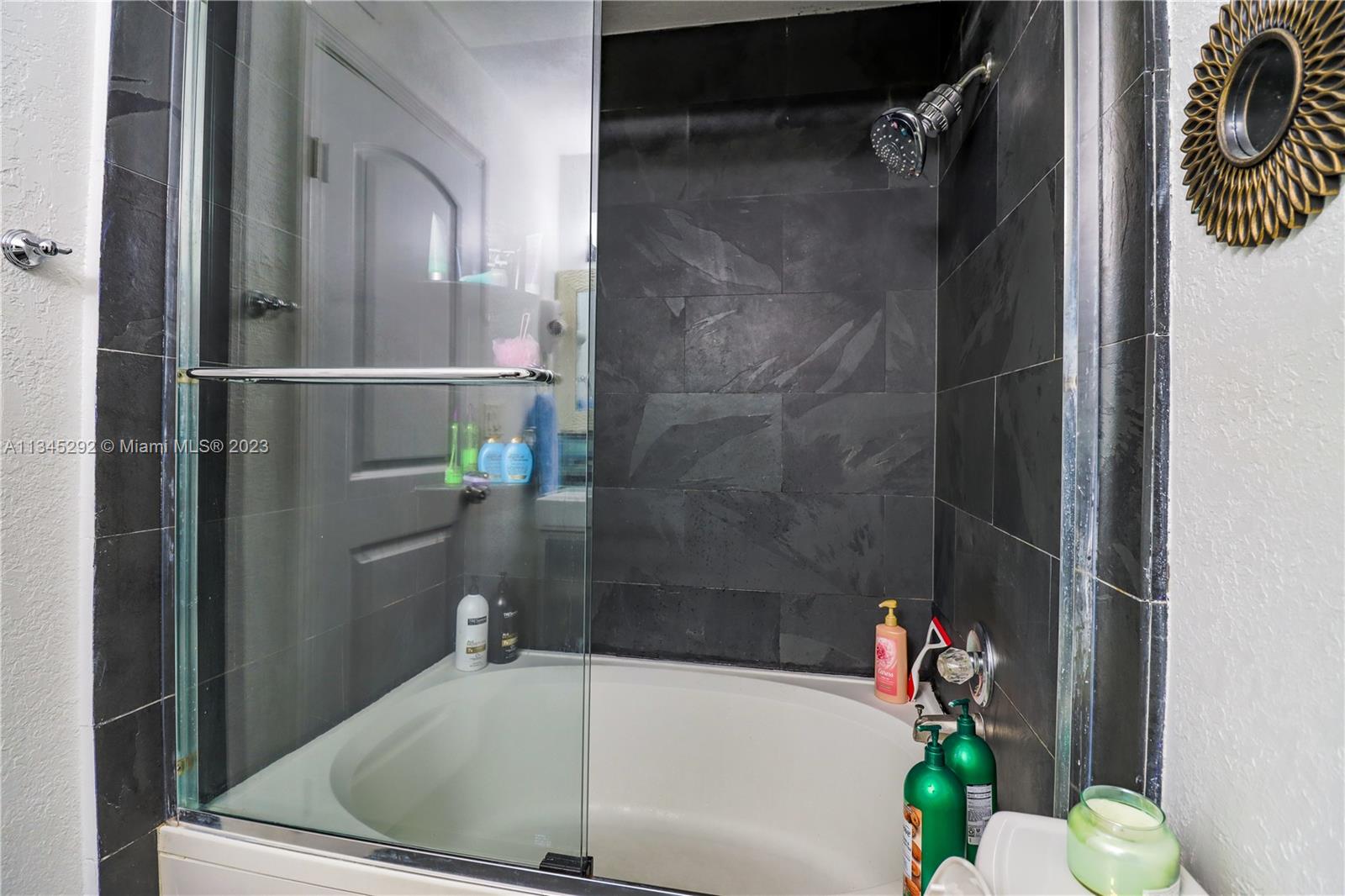 VISTA LAGO AT THE HAMMOCK - Residential