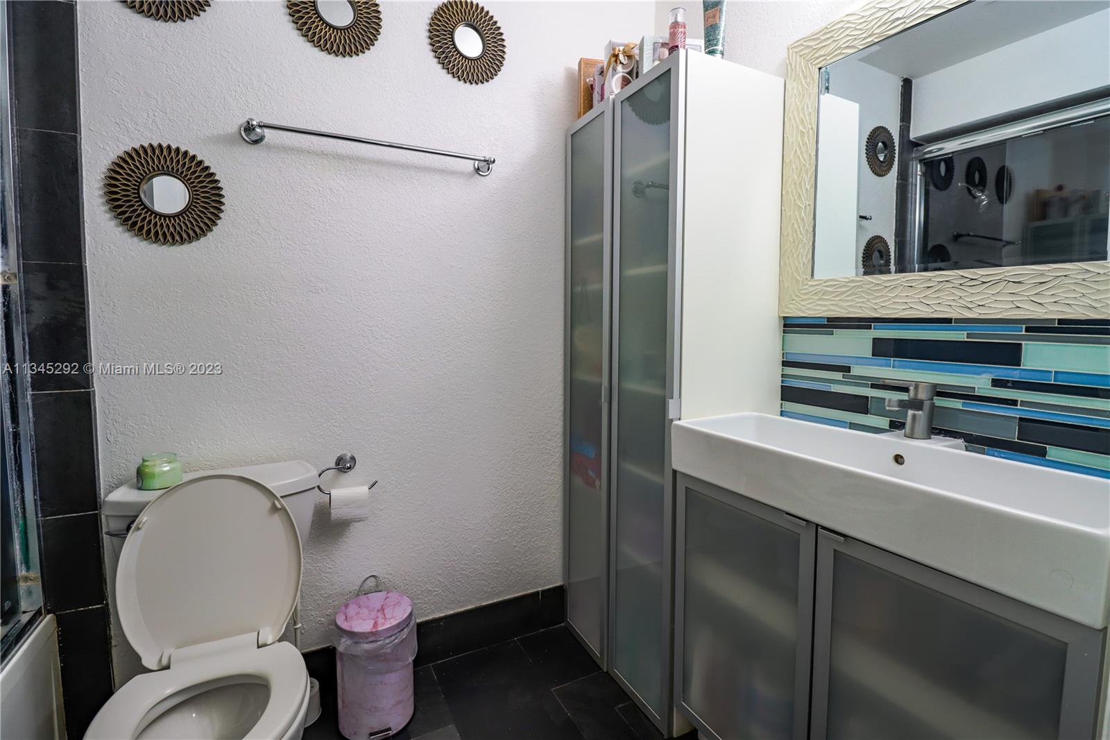 VISTA LAGO AT THE HAMMOCK - Residential