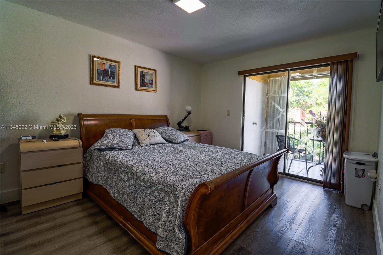 VISTA LAGO AT THE HAMMOCK - Residential