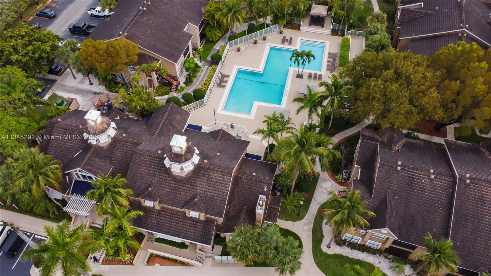 VISTA LAGO AT THE HAMMOCK - Residential