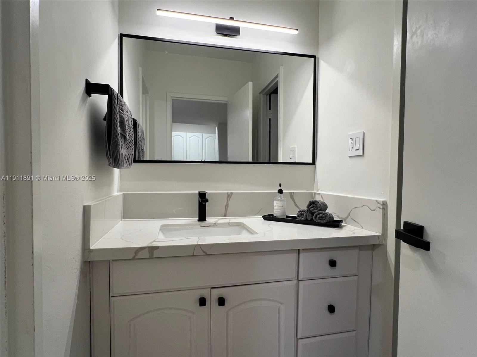 THE DECOPLAGE CONDO - Residential