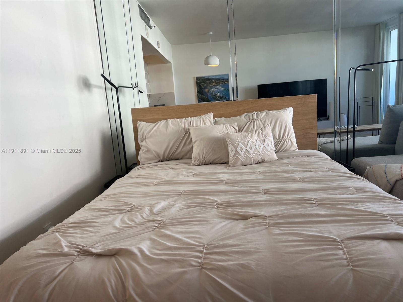 THE DECOPLAGE CONDO - Residential