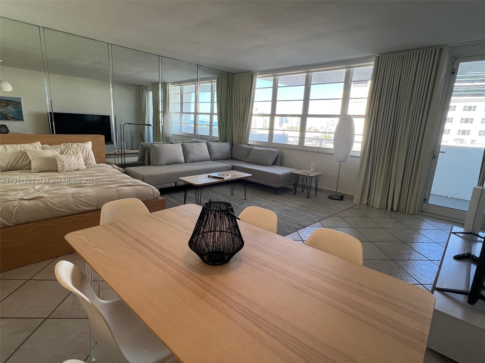 THE DECOPLAGE CONDO - Residential