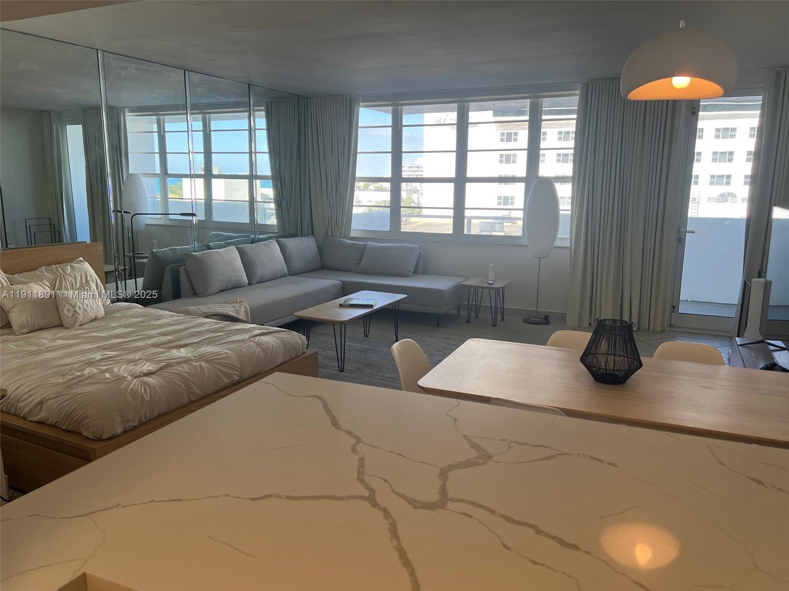 THE DECOPLAGE CONDO - Residential