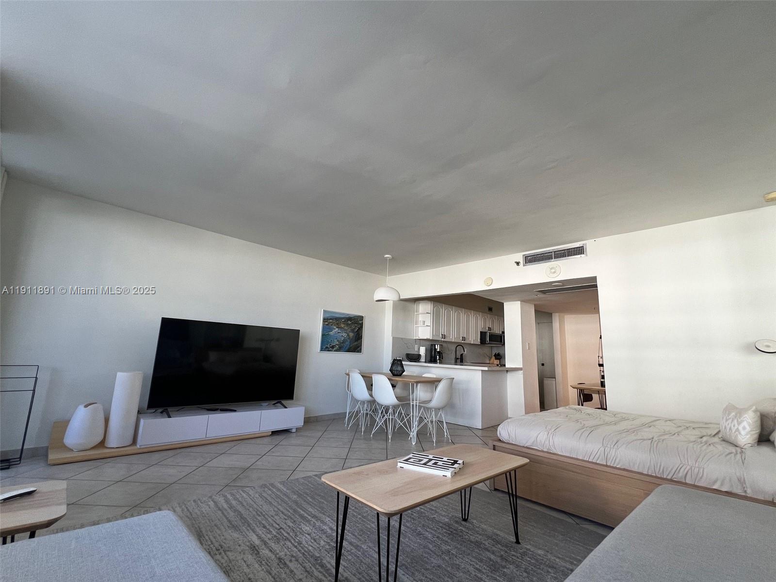 THE DECOPLAGE CONDO - Residential