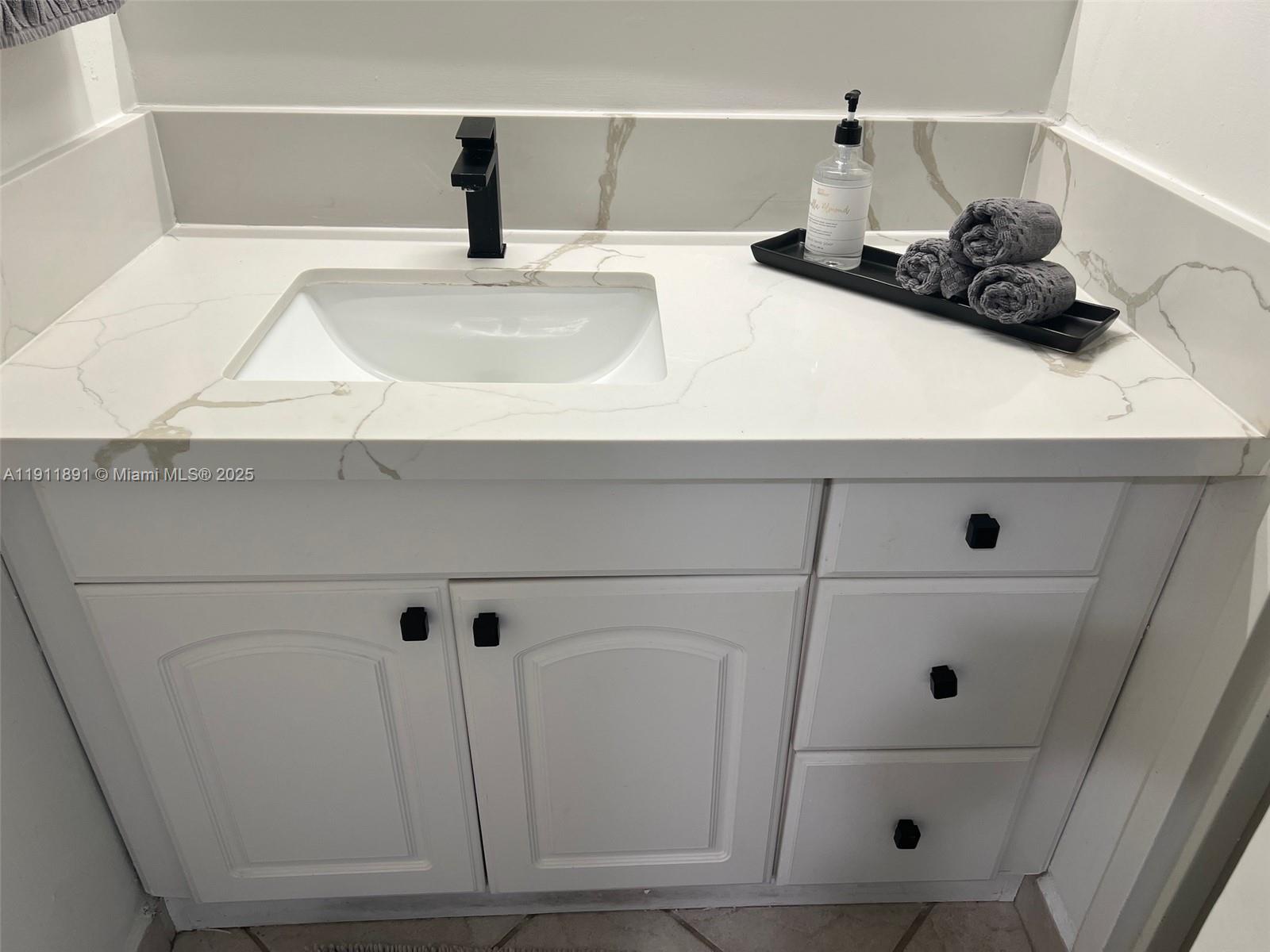 THE DECOPLAGE CONDO - Residential