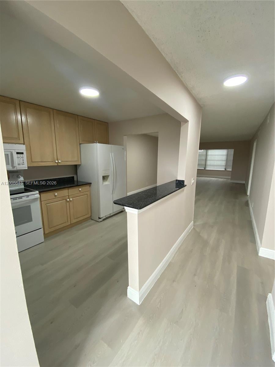 APPLEGREEN CONDO APTS 1 - Residential