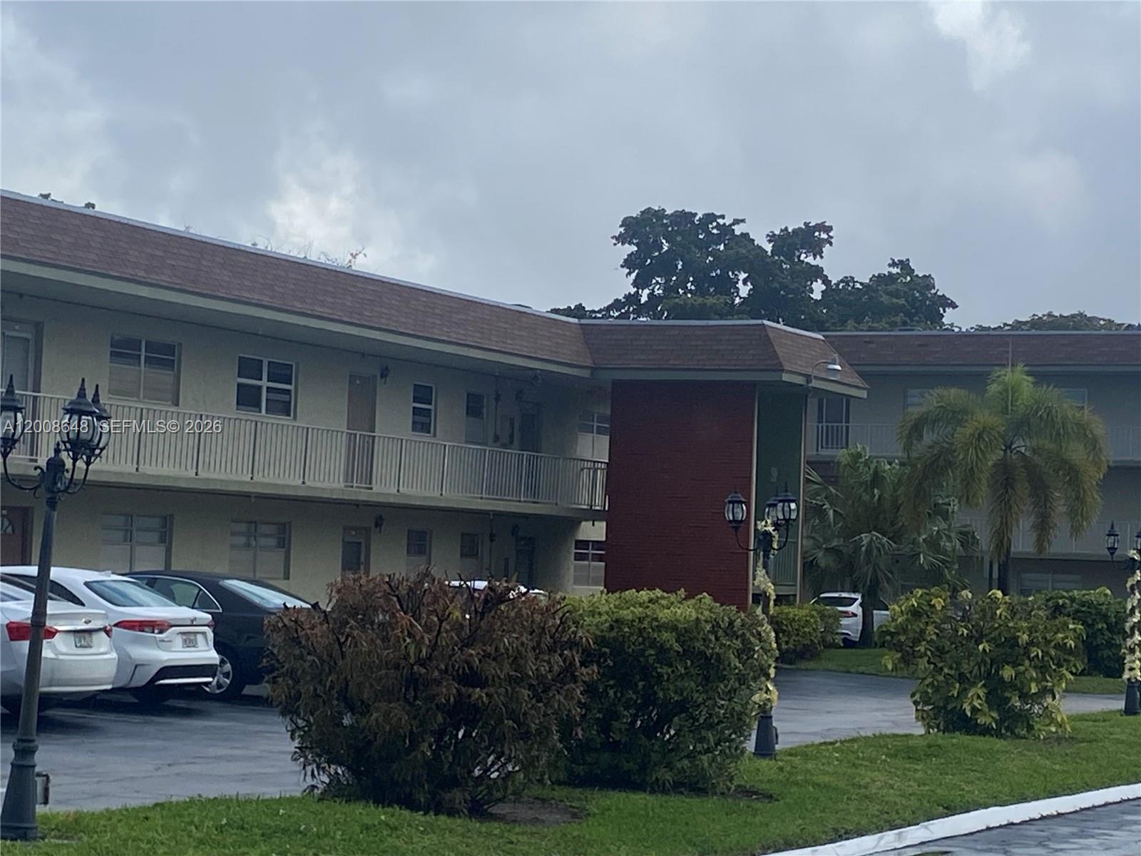 APPLEGREEN CONDO APTS 1 - Residential