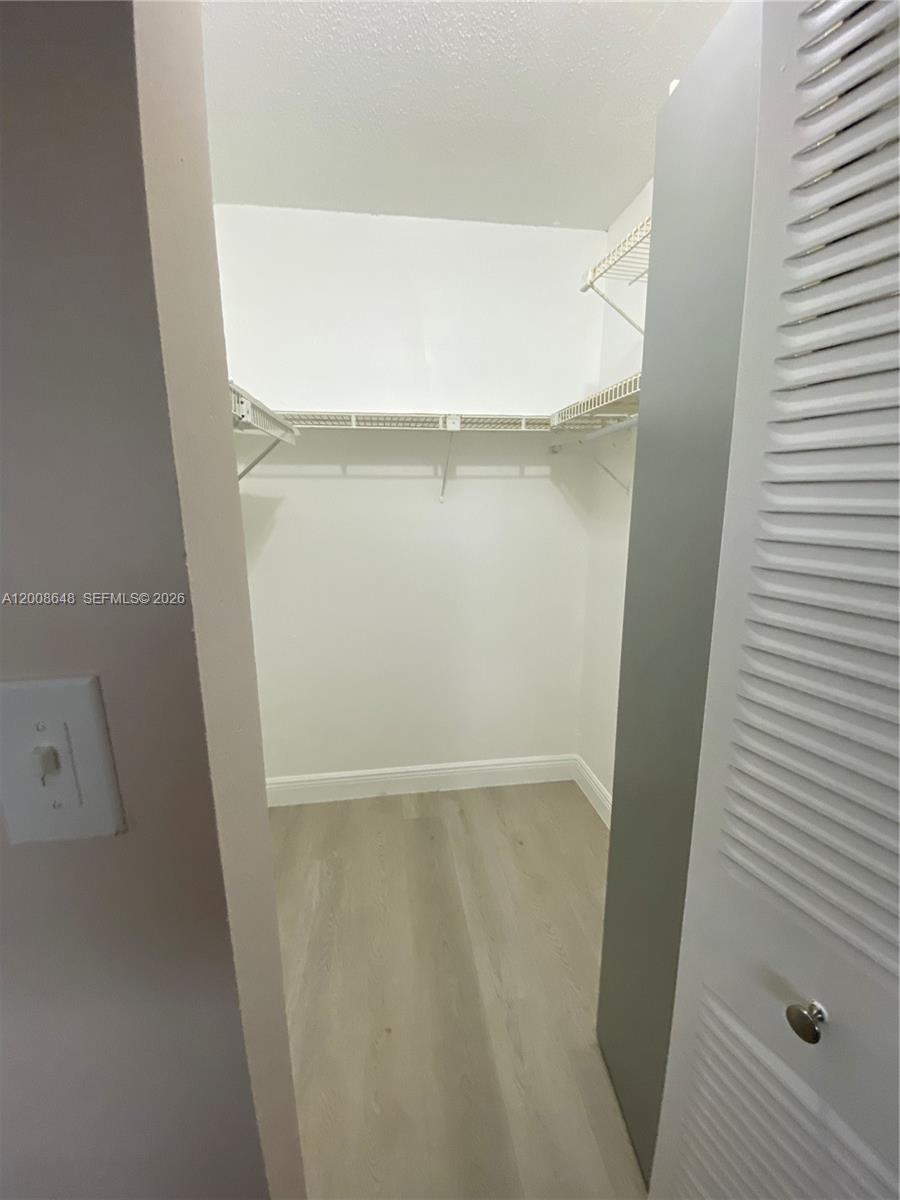 APPLEGREEN CONDO APTS 1 - Residential
