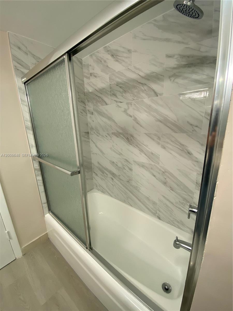 APPLEGREEN CONDO APTS 1 - Residential