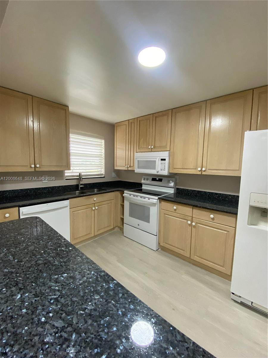 APPLEGREEN CONDO APTS 1 - Residential