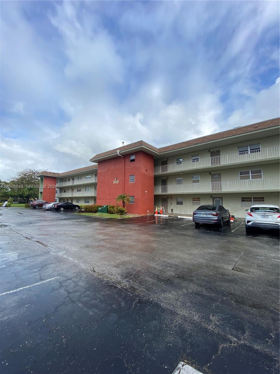 APPLEGREEN CONDO APTS 1 - Residential