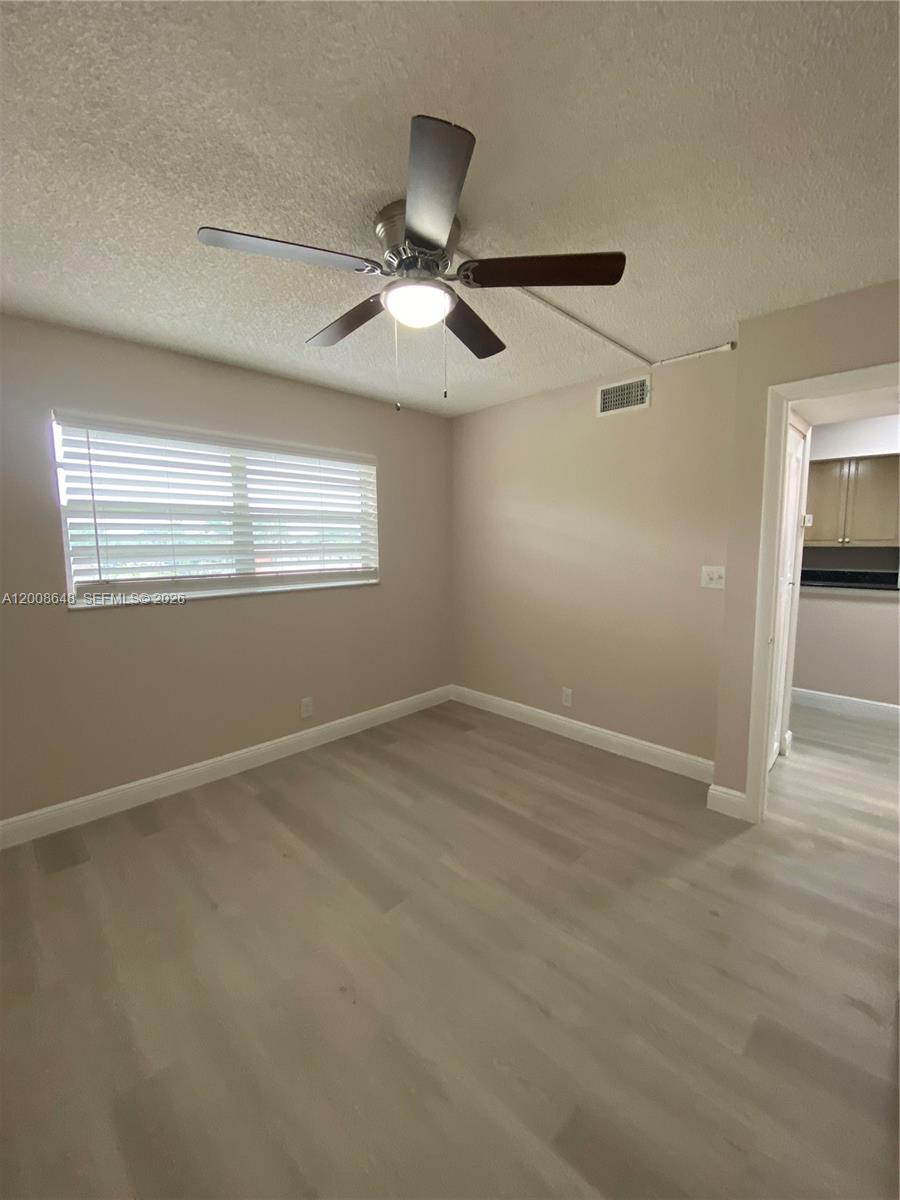APPLEGREEN CONDO APTS 1 - Residential