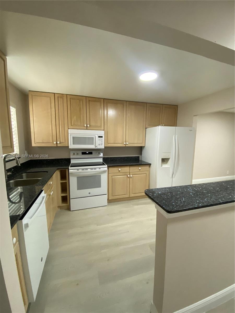 APPLEGREEN CONDO APTS 1 - Residential