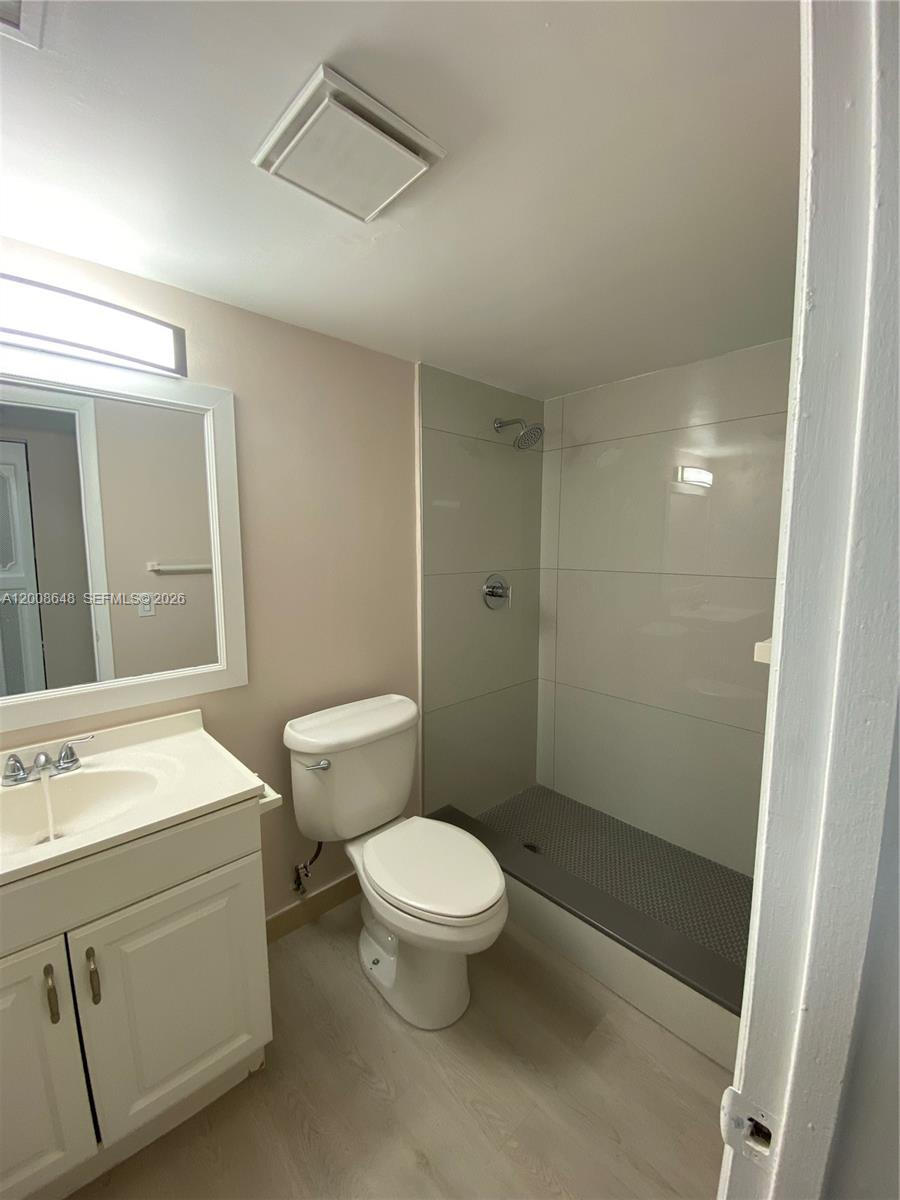 APPLEGREEN CONDO APTS 1 - Residential