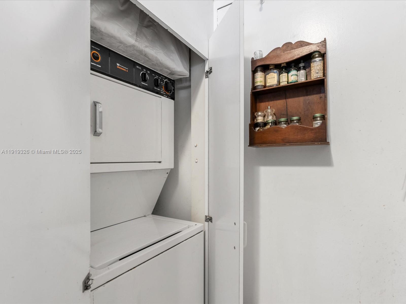 THE DECOPLAGE CONDO - Residential