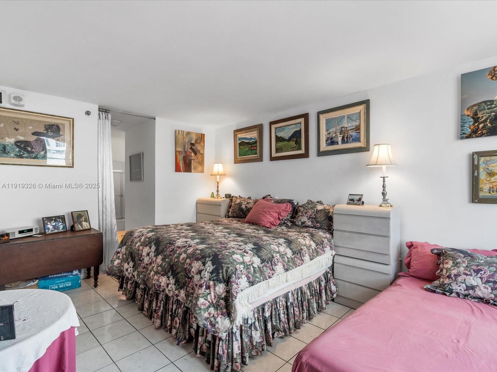 THE DECOPLAGE CONDO - Residential