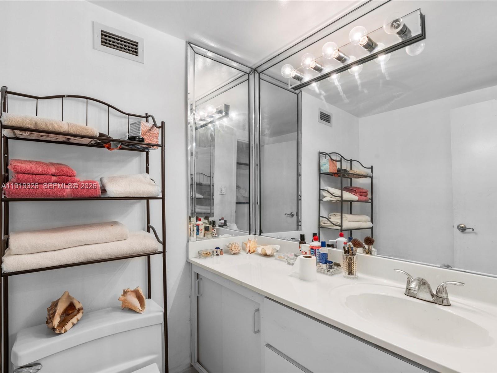 THE DECOPLAGE CONDO - Residential