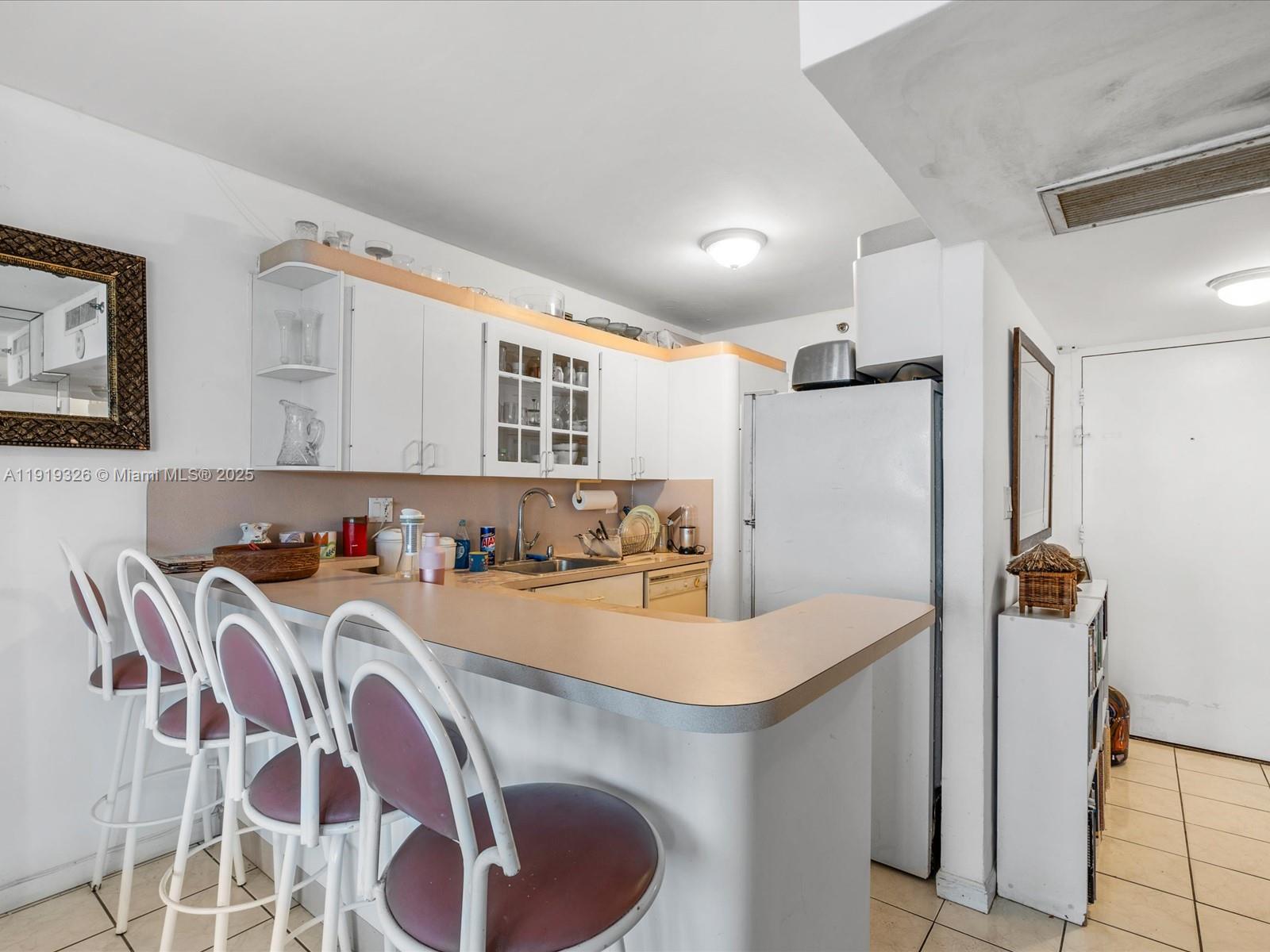 THE DECOPLAGE CONDO - Residential