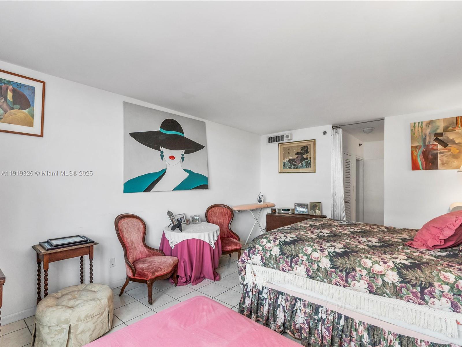 THE DECOPLAGE CONDO - Residential