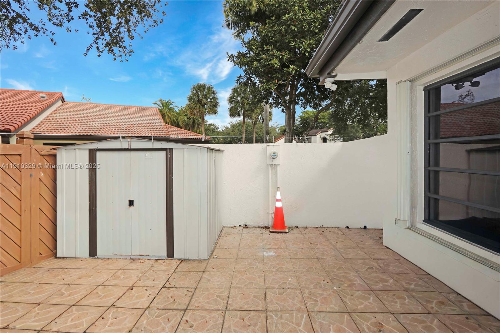 KENLAND COURT - Residential