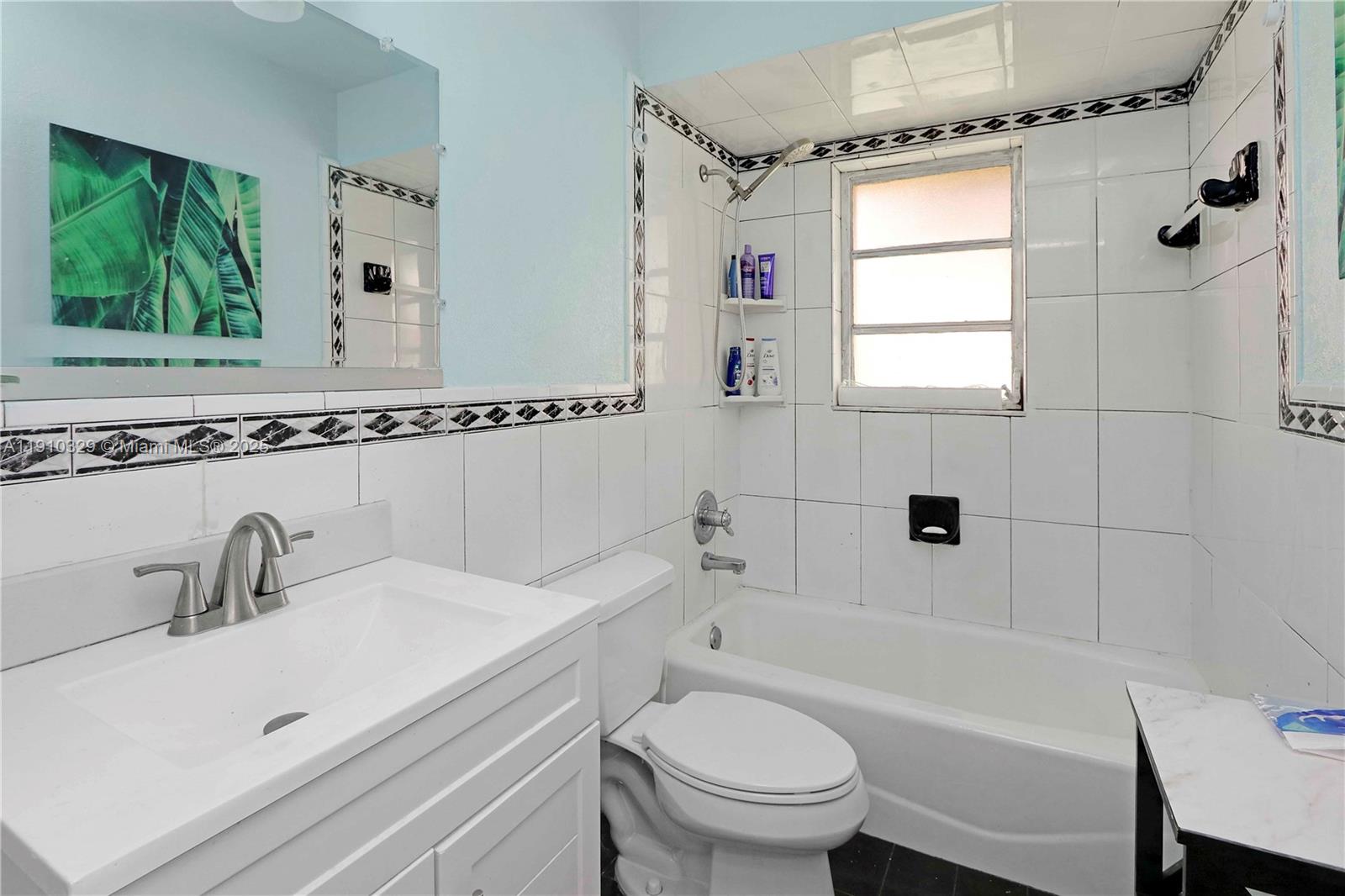 KENLAND COURT - Residential