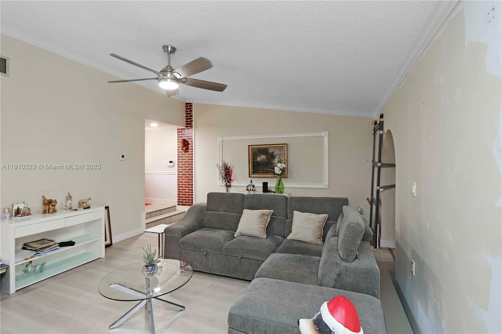 KENLAND COURT - Residential