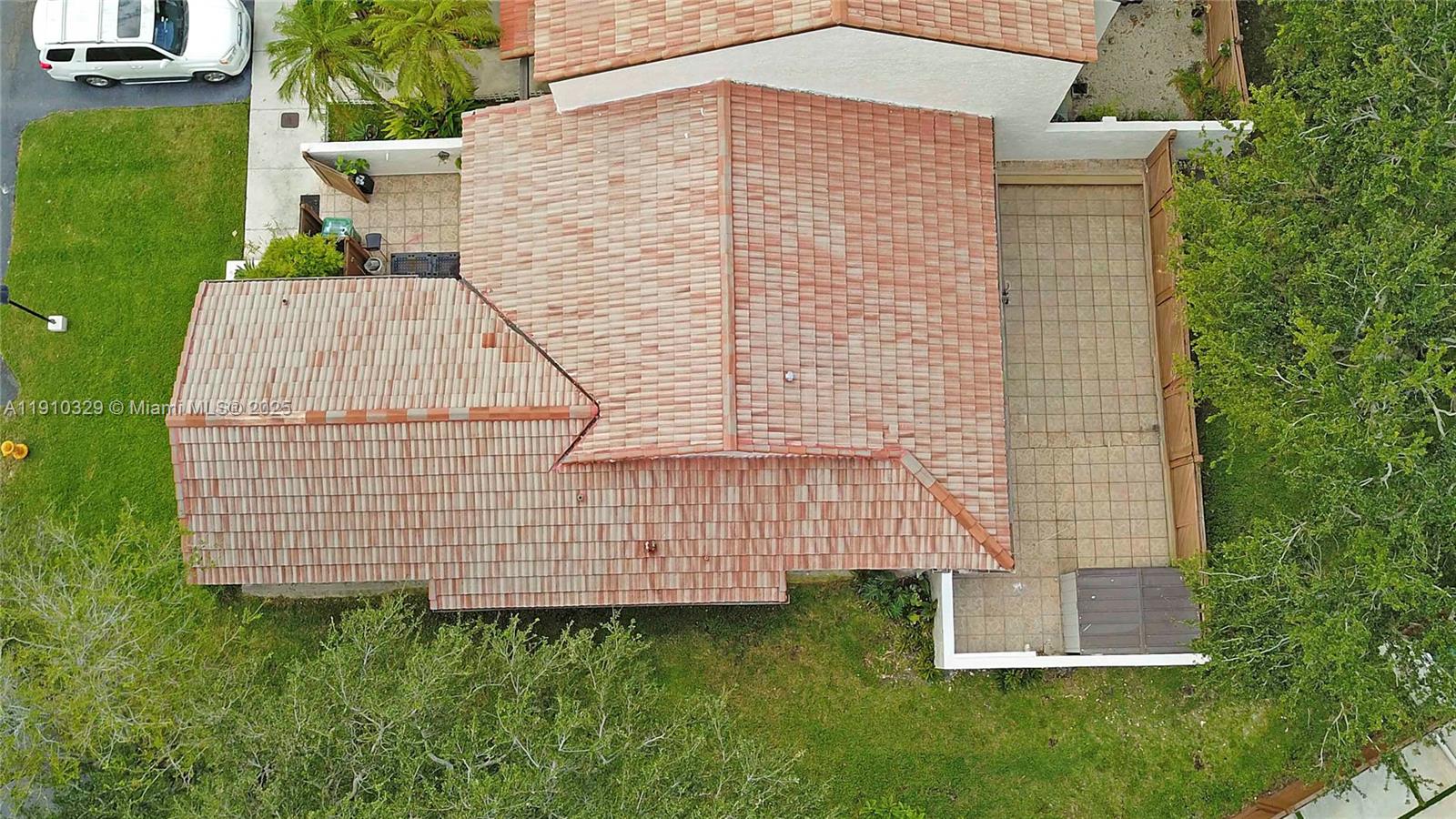 KENLAND COURT - Residential