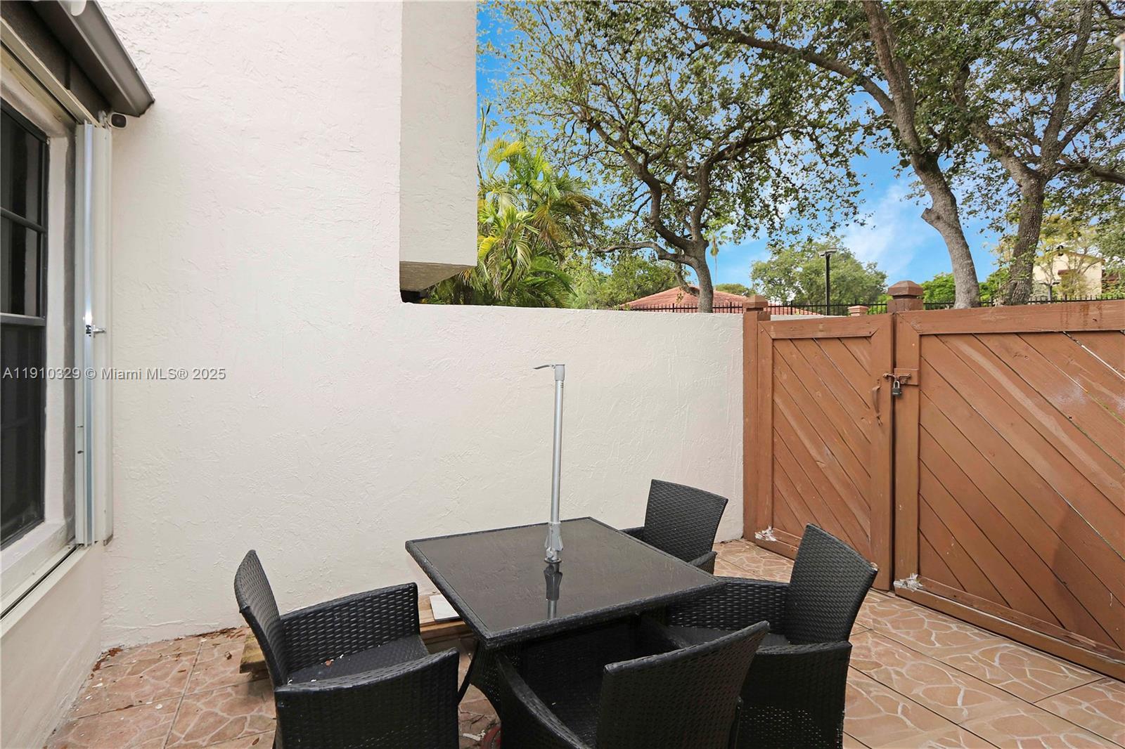 KENLAND COURT - Residential