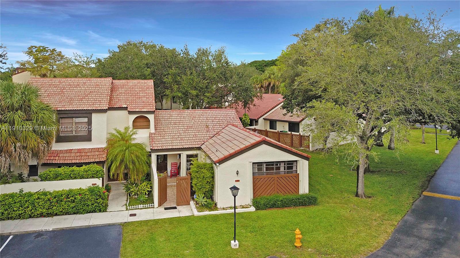 KENLAND COURT - Residential