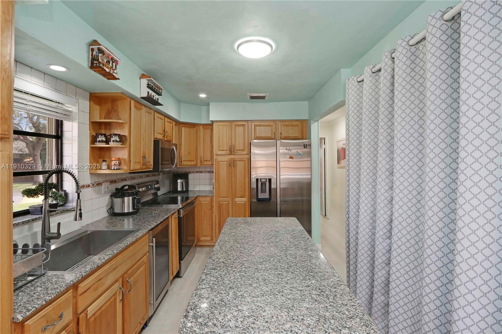 KENLAND COURT - Residential