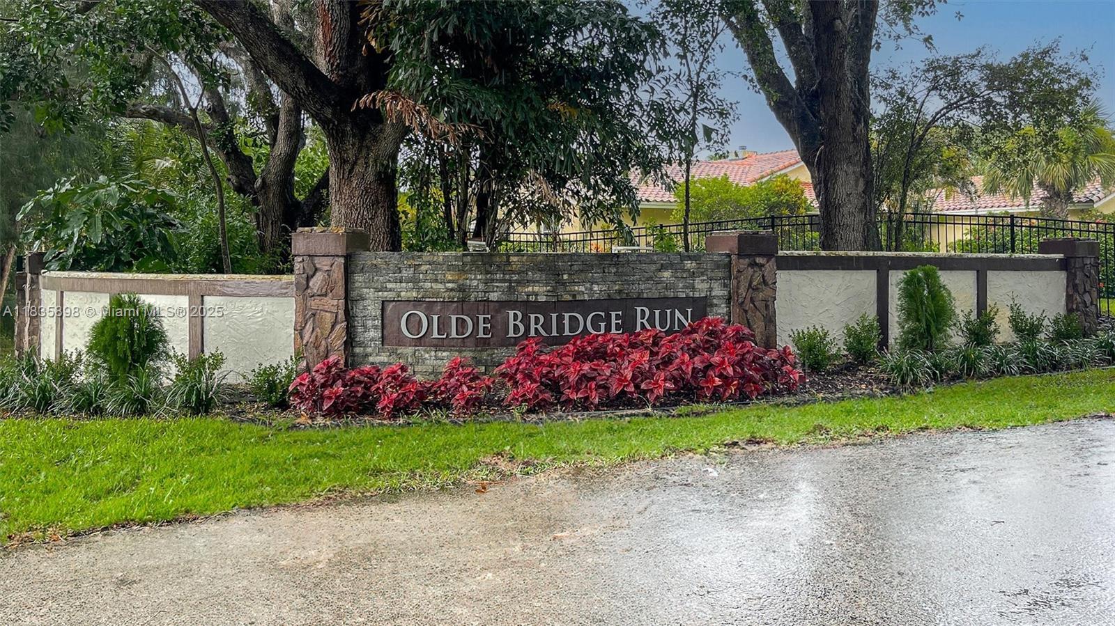 11965 SW 15th Ct, Davie, FL, 33325/$1,399,000 2 11965 SW 15th Ct