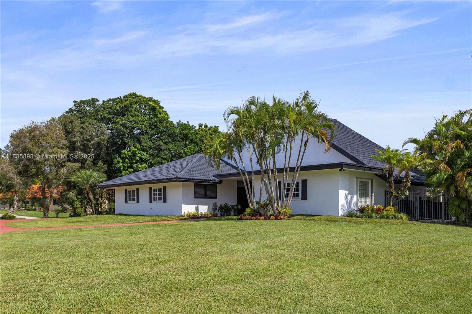 11965 SW 15th Ct, Davie, FL, 33325/$1,399,000 3 11965 SW 15th Ct