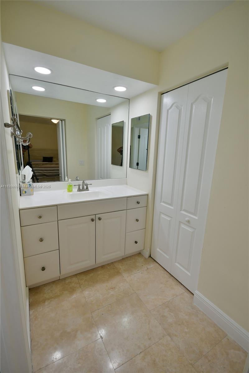 BRIAR LAKE - Residential Lease