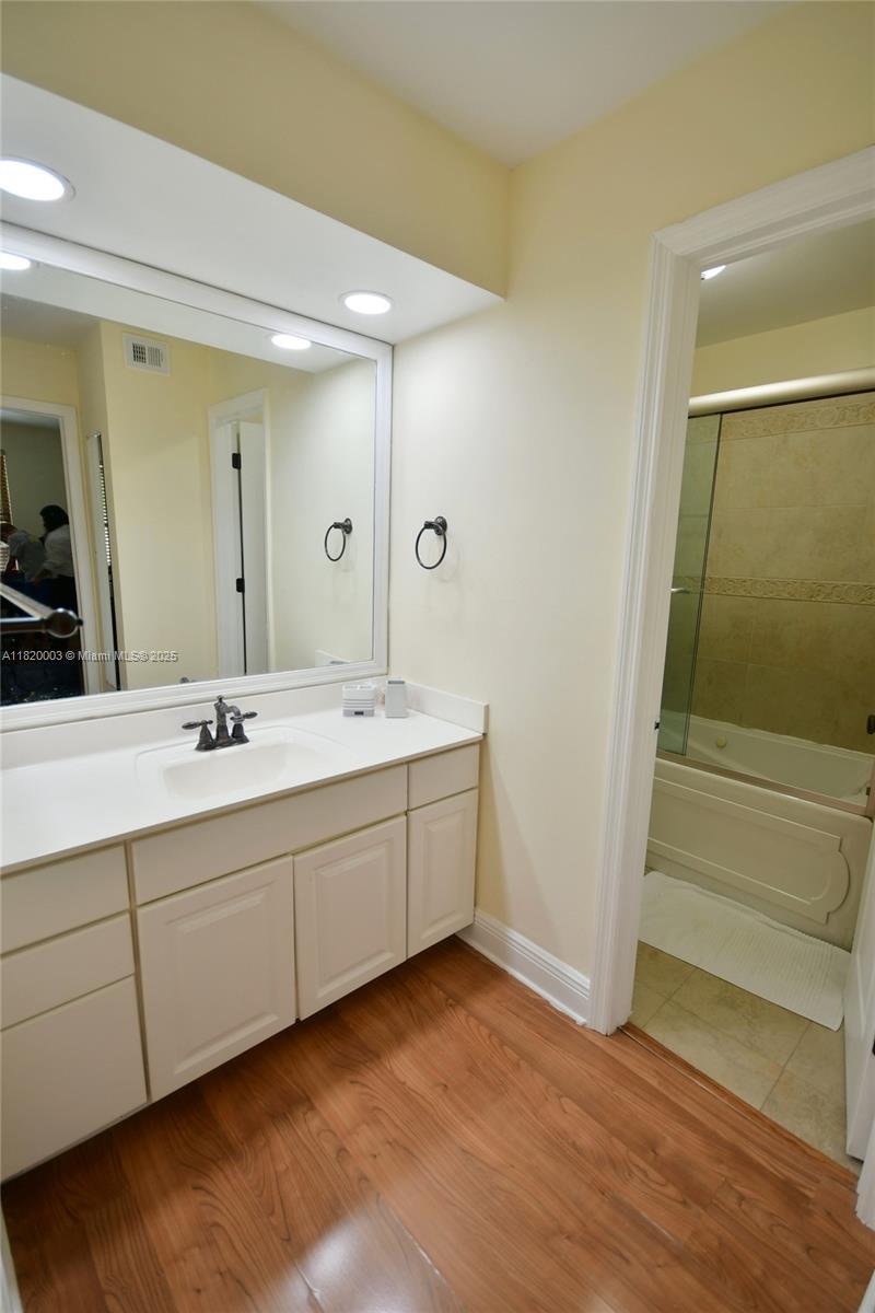 BRIAR LAKE - Residential Lease