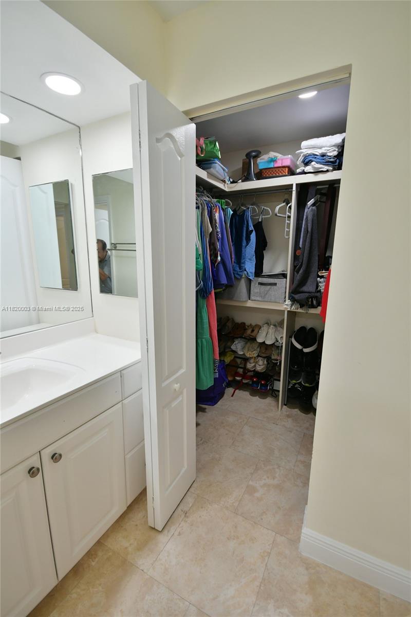 BRIAR LAKE - Residential Lease