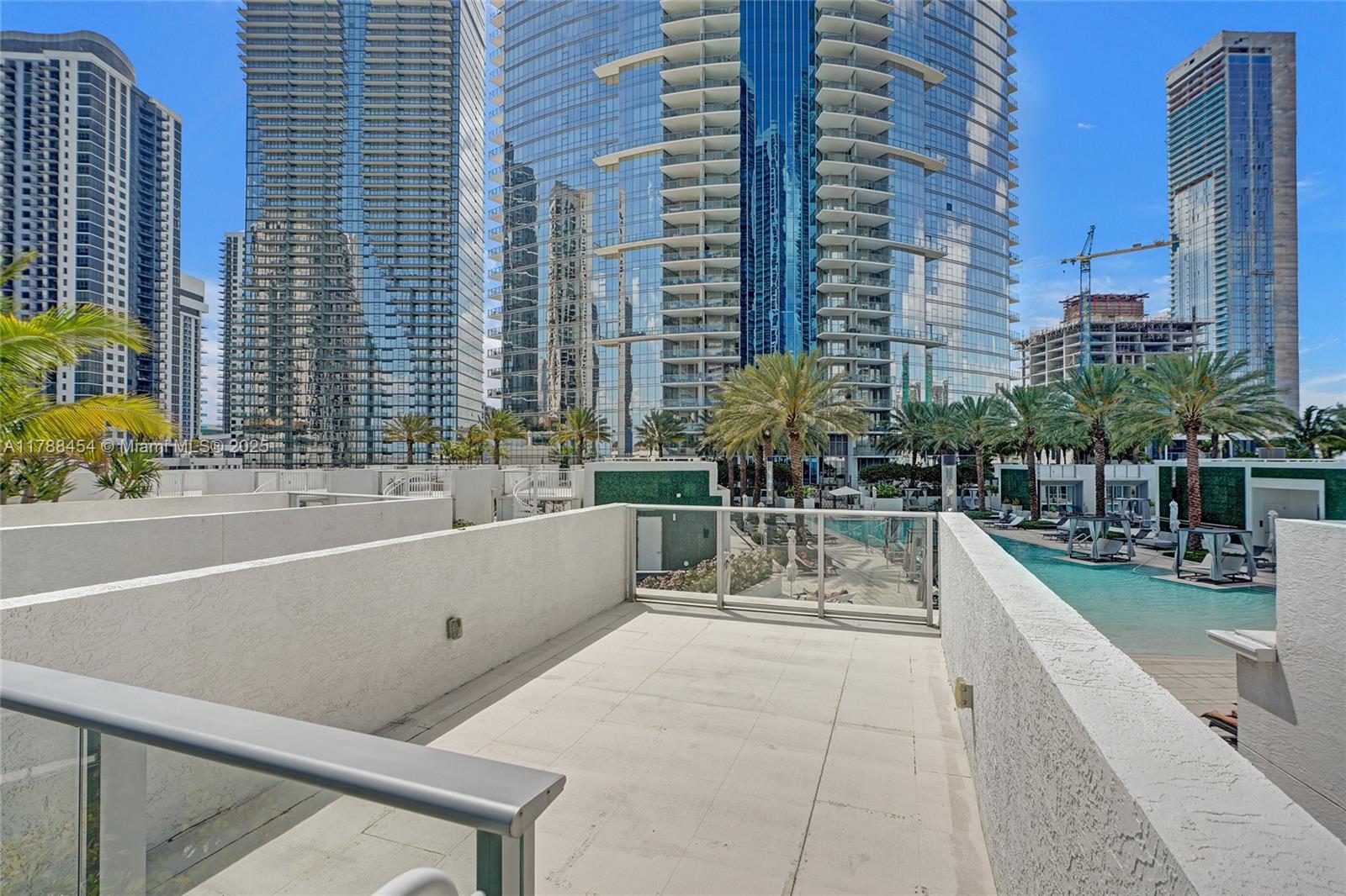851 NE 1st Ave, Cabana 7