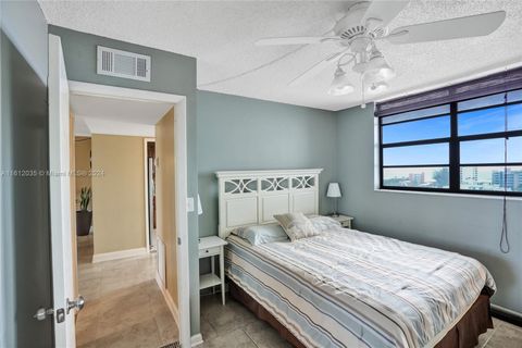 Condominium in Pompano Beach FL 1401 Riverside Dr Dr 19.jpg