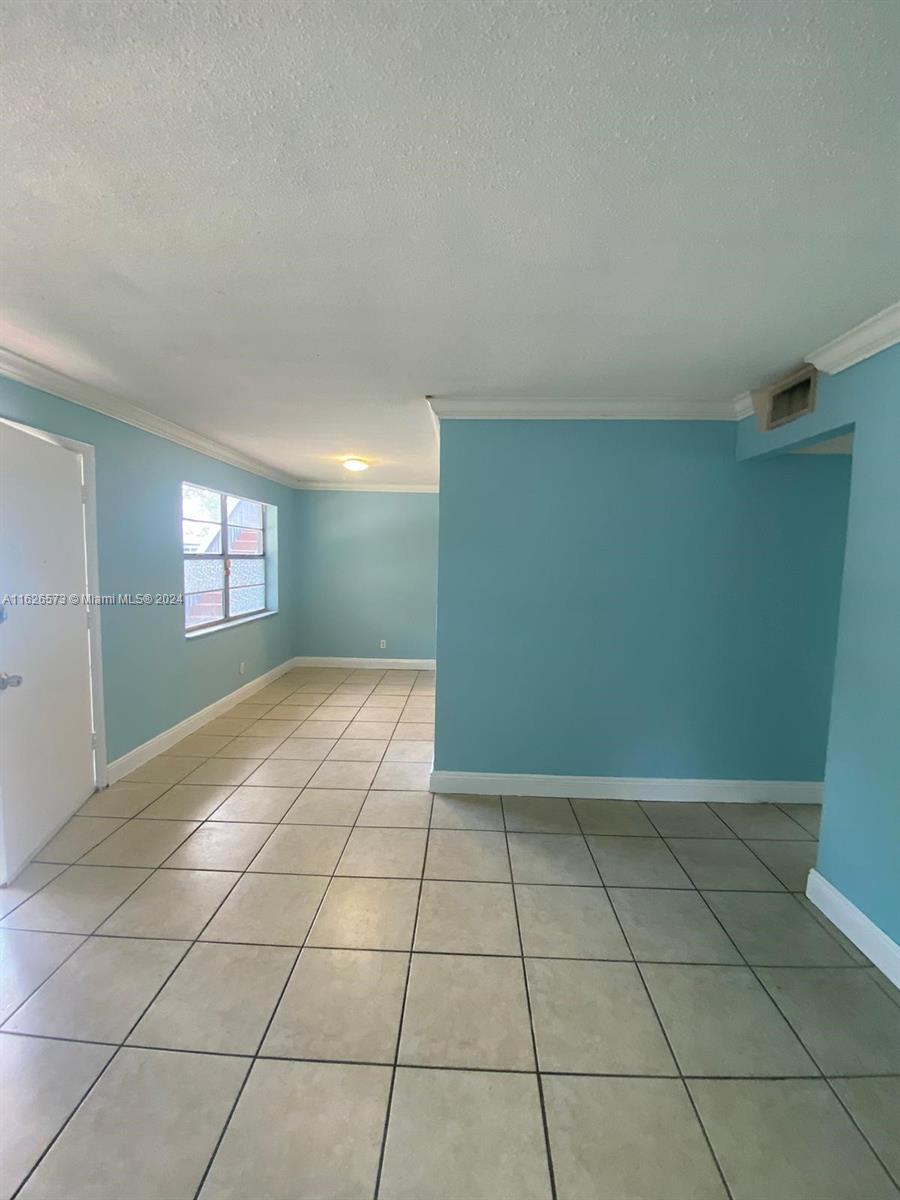 Great apartment for rent 2 BEDS 1 BATH,  FIRST FLOOR NO STAIRS NEEDED!! recently painted excellent location , across publix supermarket, restaurants, and more, easy access to highways. Schedule a showing today! Wont last!!
