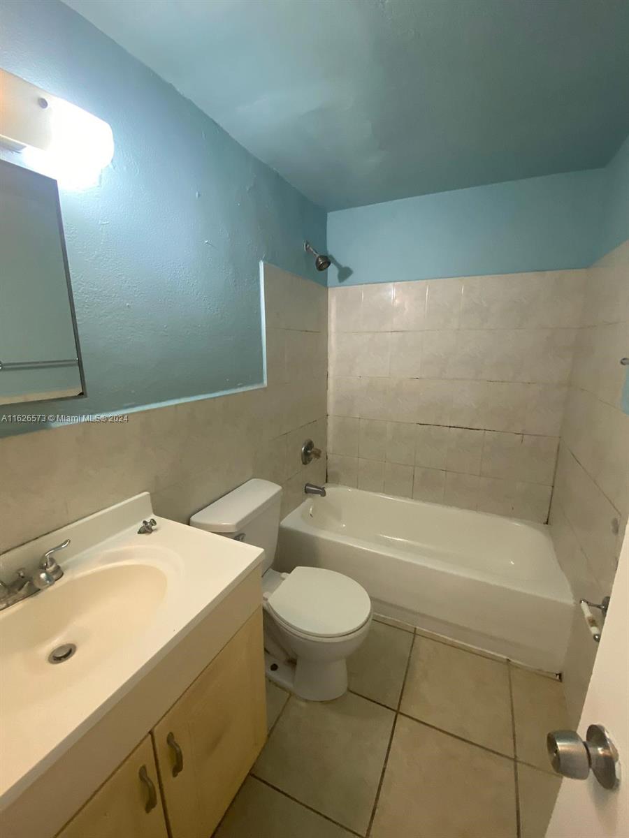 PALMS AT DANIA BEACH COND - Residential Lease