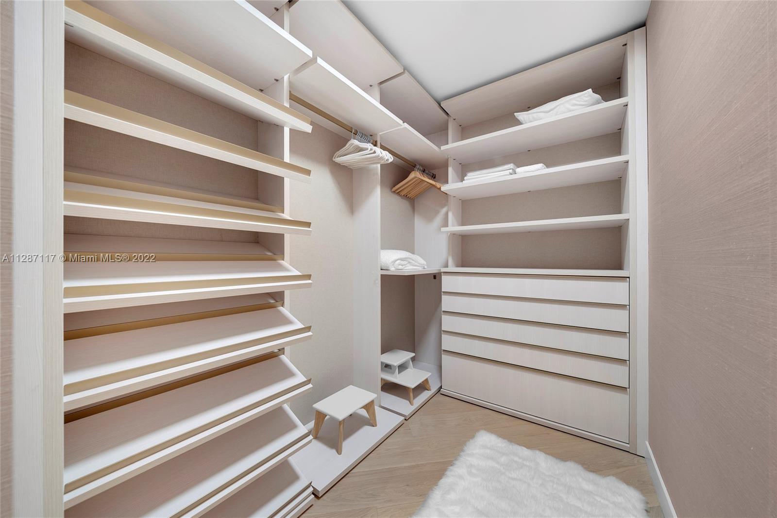 FISHER ISLAND - Residential