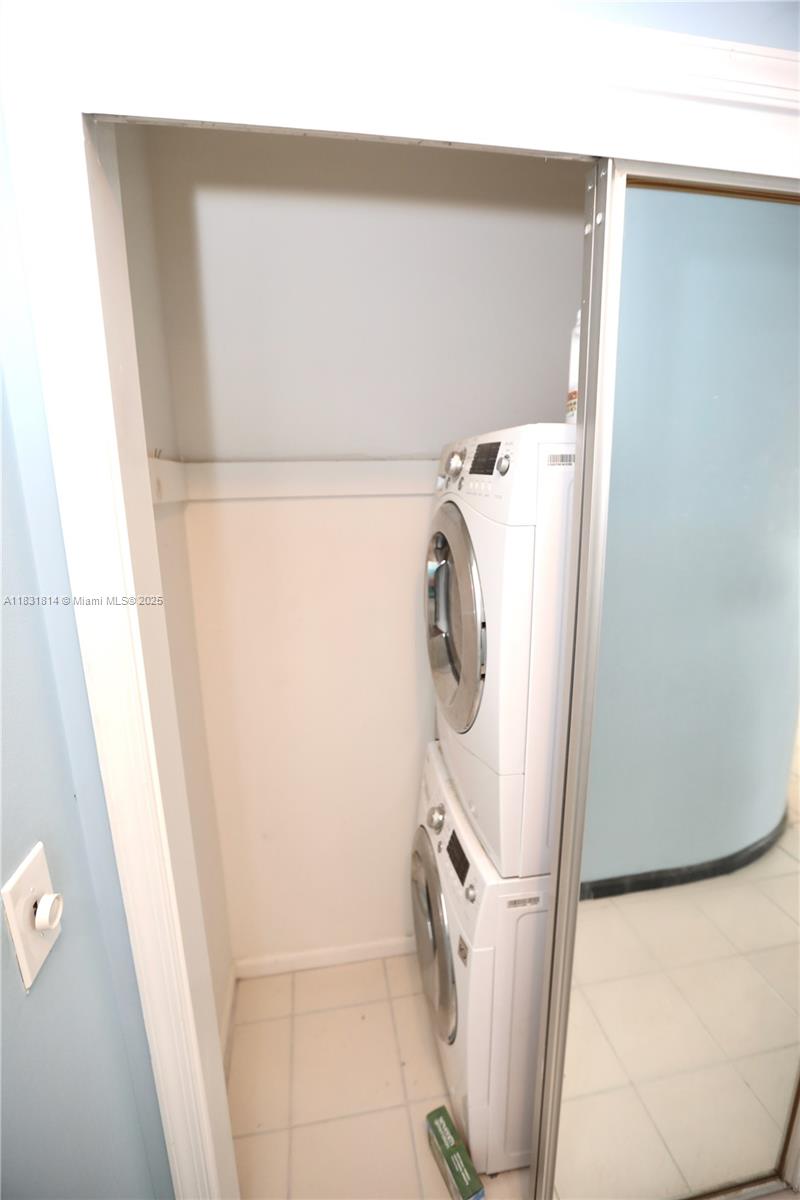 IMPERIAL POINT COLONNADES - Residential